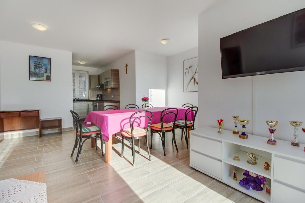 Apartment Mikic Cunski Екстер'єр фото